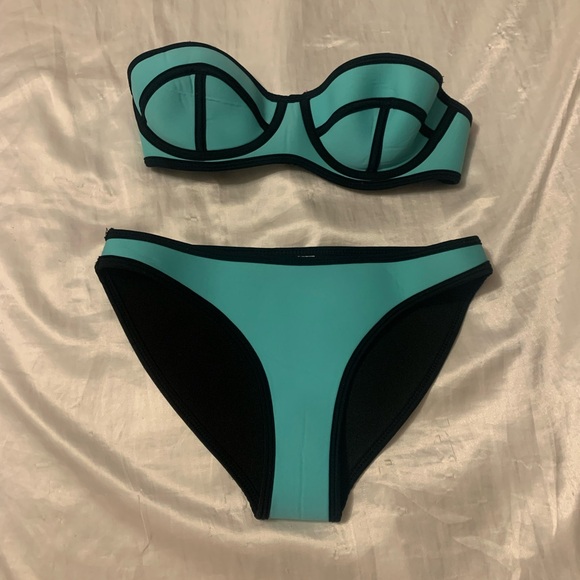 Bikini Strapless - Picture 2 of 4